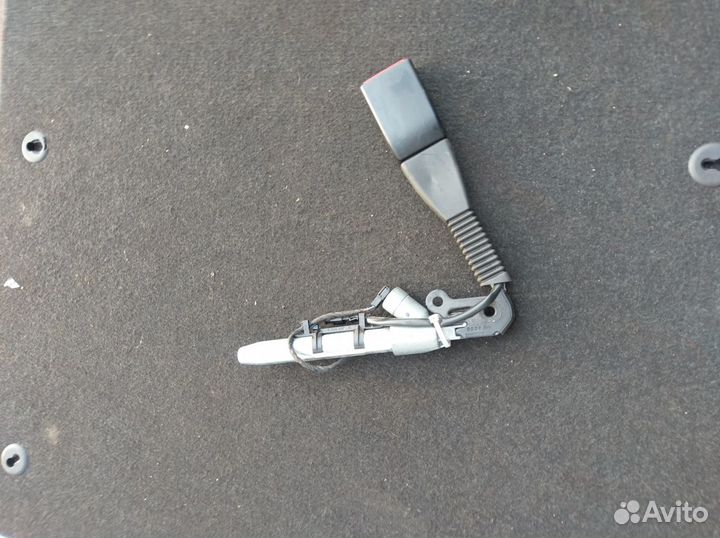 Замок натяжитель ремня безопасности BMW E70 E71