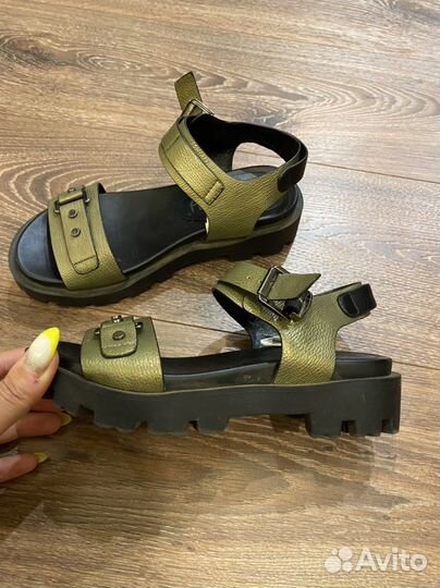 Босоножки для девочки