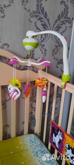 Мобиль на кроватку жирафики