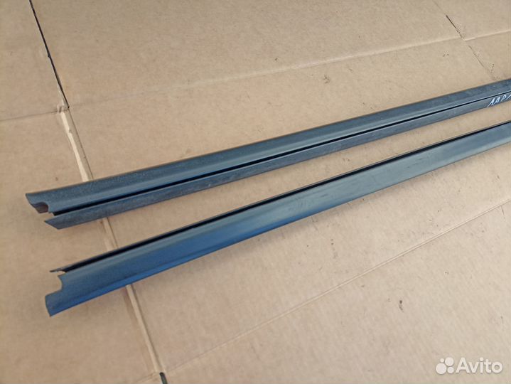 Молдинг стекла передней двери LADA Largus