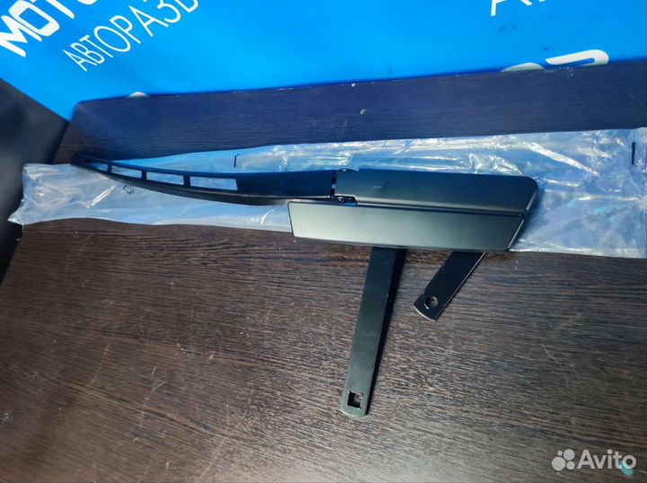 Поводок дворника правый Audi Q7