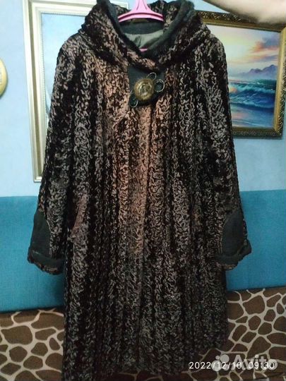 Зимнее пальто под каракуль