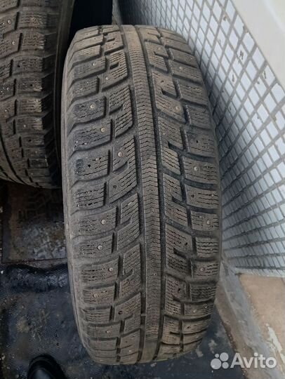 Kumho I'Zen KW22 215/65 R16