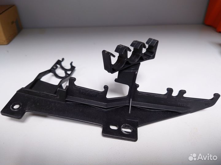 Кронштейн крепеж жгута проводки Audi a4 a6