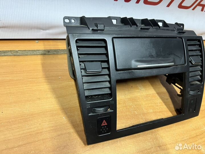 Nissan Tiida C11 Дефлектор воздушный центральный