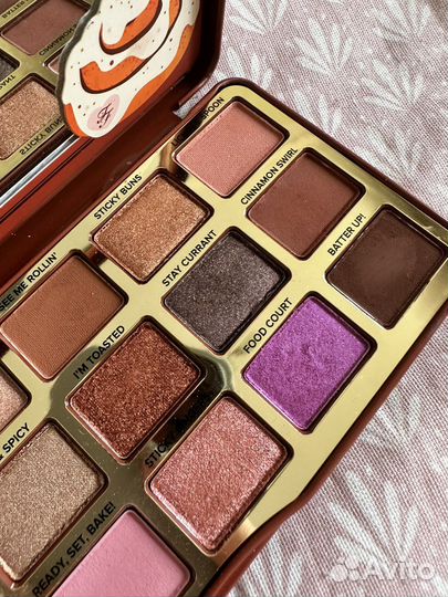 Палетка теней too faced