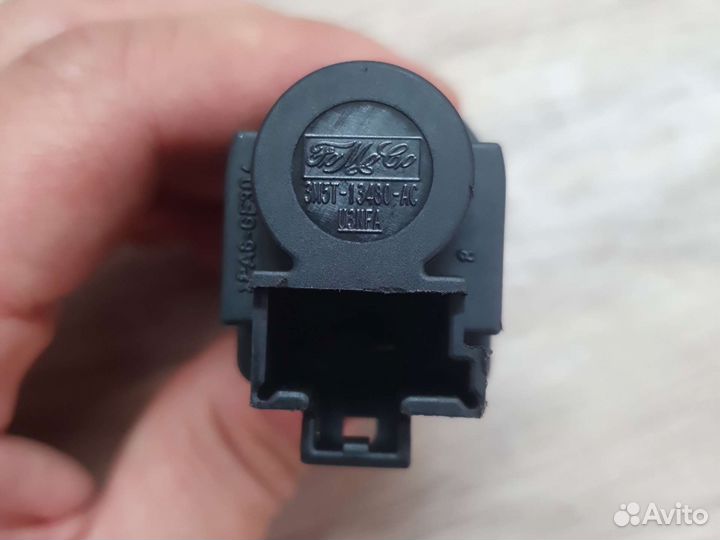 Датчик включения стоп сигнала focus transit