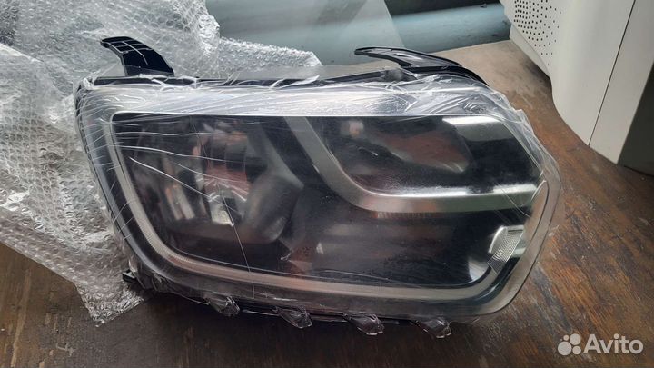 Фара правая Renault Duster c 2021г 260103537R