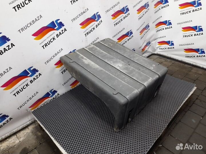 Крышка аккумуляторного ящика