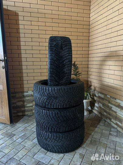 Michelin X-Ice 245/40 R19 и 265/35 R19 98H