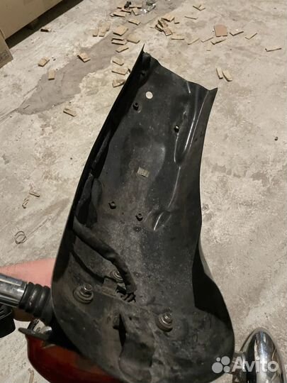 Заднее крыло в сборе на Triumph Bonneville