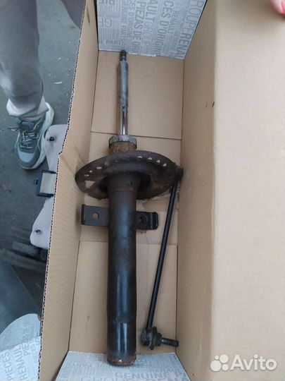 Амортизаторы передние на Рено Меган 2,оригинал