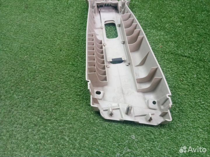 Обшивка стойки правая Mazda 3 BL 2008-2013