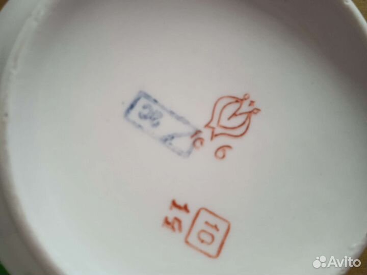 Заварочный чайник, сахарница, блюдца