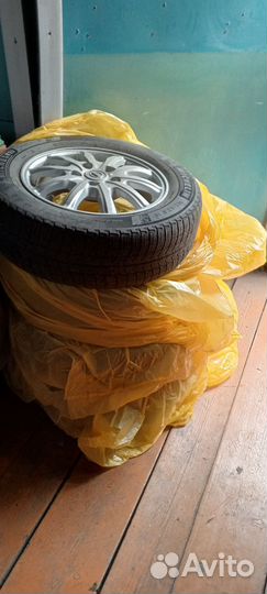 R15 5x114,3 Ниссан с резиной Мишлен (липучка)