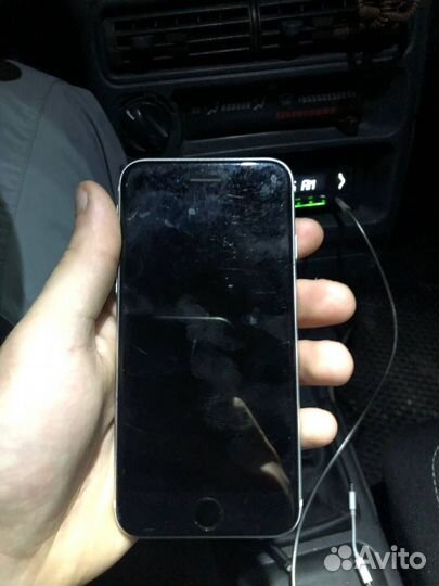 iPhone SE, 64 ГБ