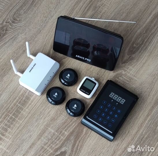 Кнопка вызова официанта, часы, табло, пуль, репите