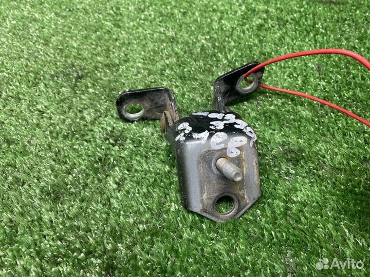 Петля двери задняя левая Mazda 3 BK