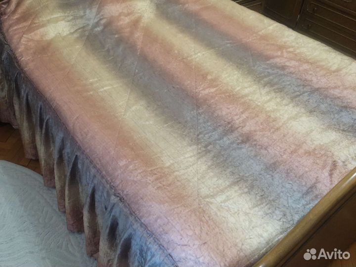 Пледы и покрывало