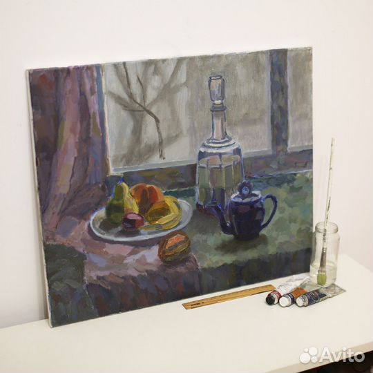 Картина маслом натюрморт на подоконнике с графином