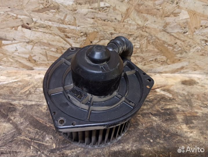 Моторчик печки Nissan Almera N15