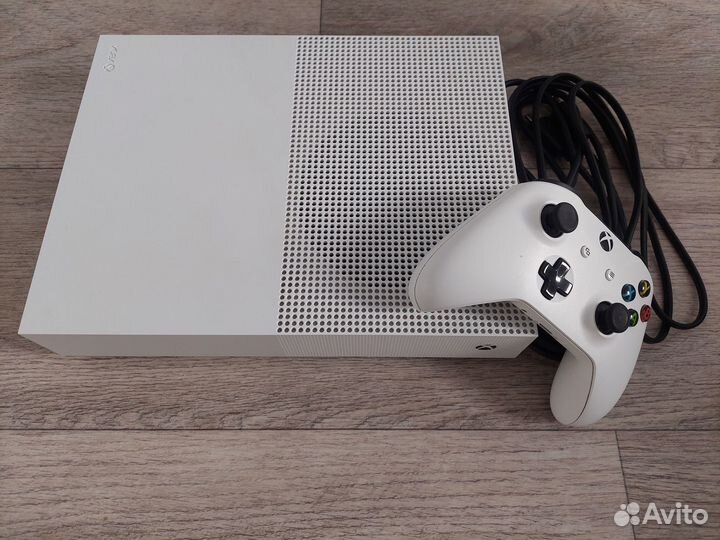 X Box One S 1Tb + куча игр