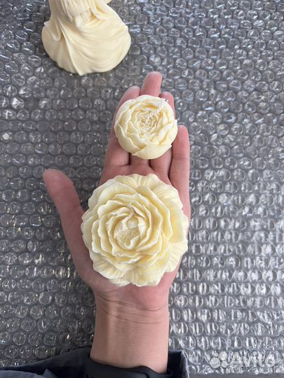 Подарочные наборы свечей «Пионы» и «Дева Мария»