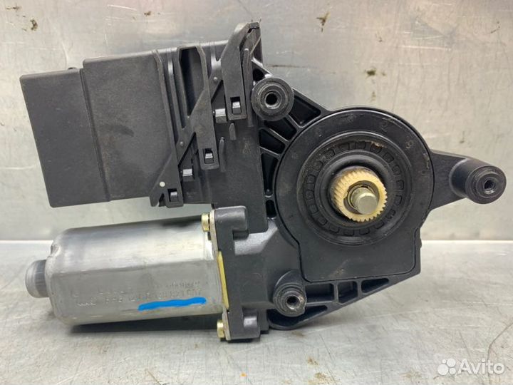 Моторчик стеклоподъемника Volkswagen Passat B5