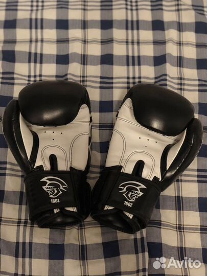 Боксерские перчатки 16oz