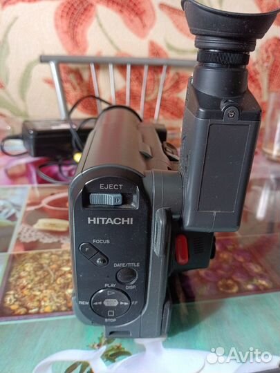 Видеокамера hitachi VM-E338E