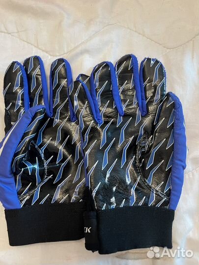 Перчатки вратаря