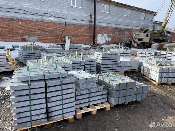 Памятники оптом Серый гранит(Цветок Урала) от прои