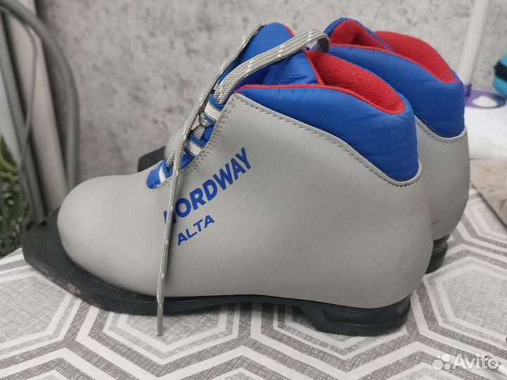 Лыжные ботинки