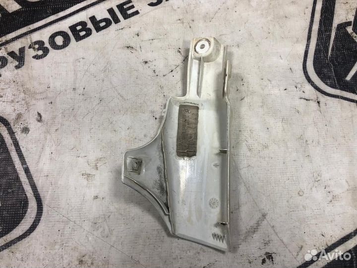 1857151 Накладка стойки лобового стекла левая DAF