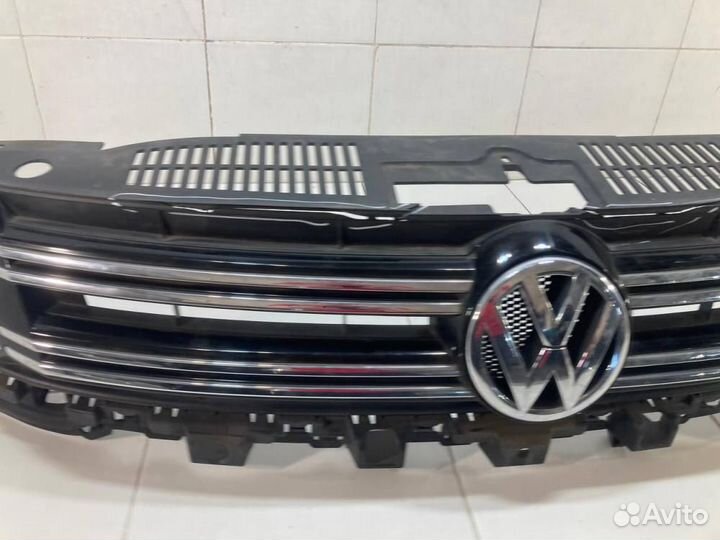 Решетка радиатора Volkswagen Tiguan I рестайлинг (2011—2019)