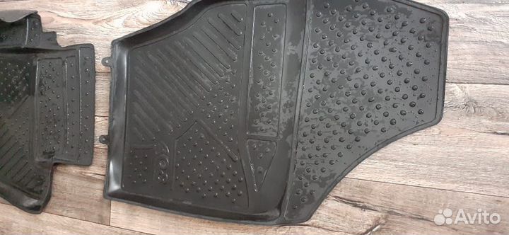 Автомобильные коврики резиновые на Пежо 408