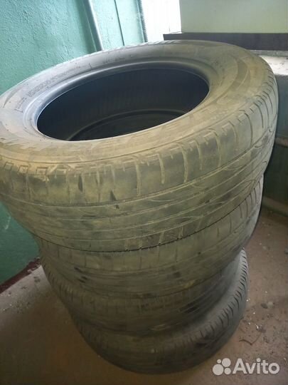 Bridgestone Dueler H/P Sport 215/65 R16