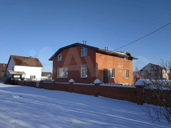 Коттедж 325 м² на участке 12 сот.