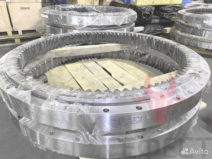 Опорно-поворотный круг Hyundai R300LC-7 81N8-00023