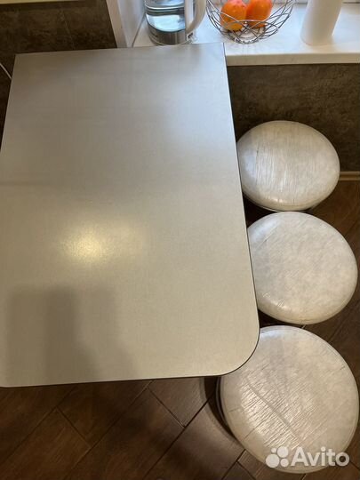 Стол кухонный со стульями