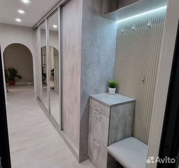 Прихожая на заказ современная