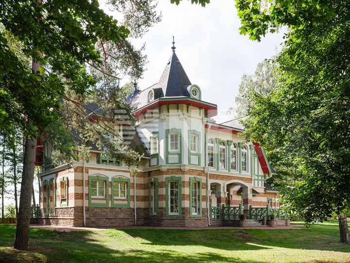 Дом 453 м² на участке 56 сот.