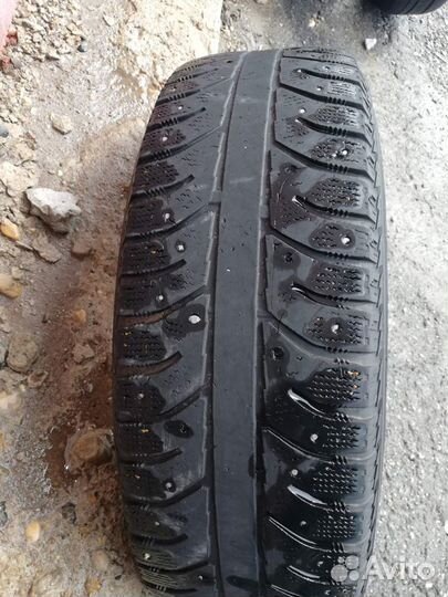 Bridgestone Ice Cruiser 7000 215/70 R16 100T