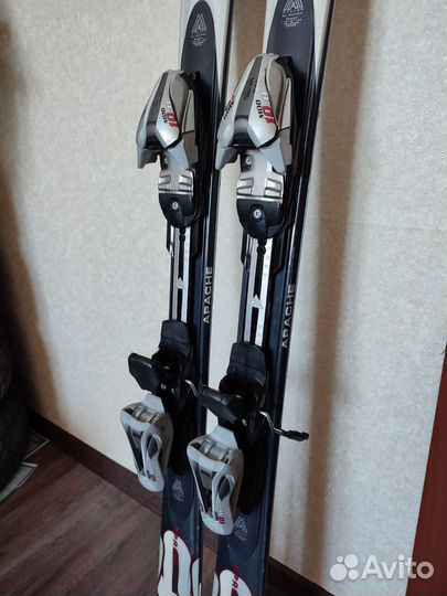 Горные лыжи и ботинки