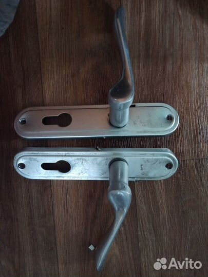 Замок дверной