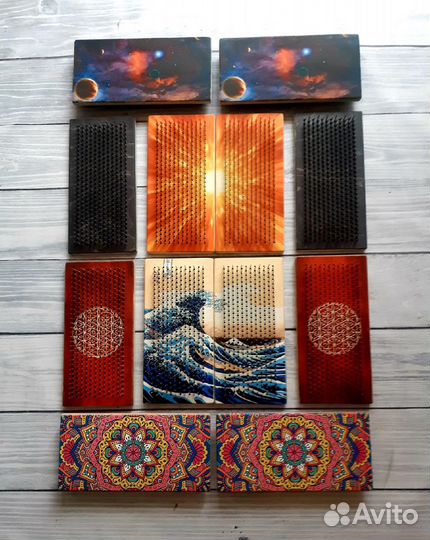 Раздельные доски с гвоздями