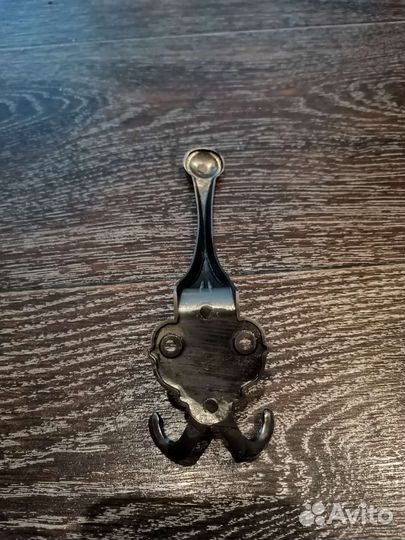 Крючок мебельный