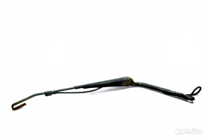 Поводок/Дворникодержатель лобовое стекло, правый M