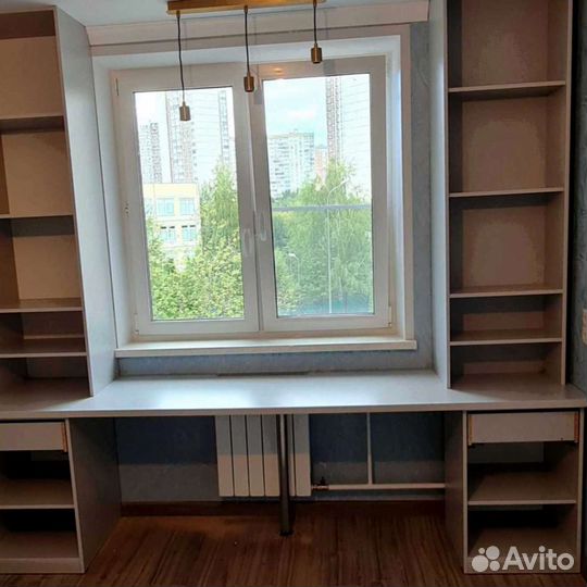 Рабочая зона в углу у окна