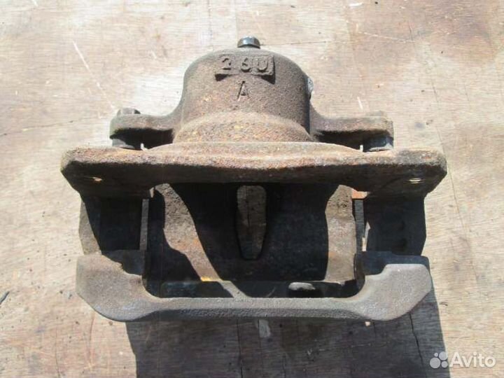 Суппорт передний правый Toyota Camry ACV30 2AZ-FE